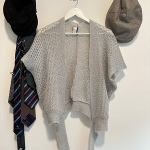 Grey knitted cardigan short sleeve